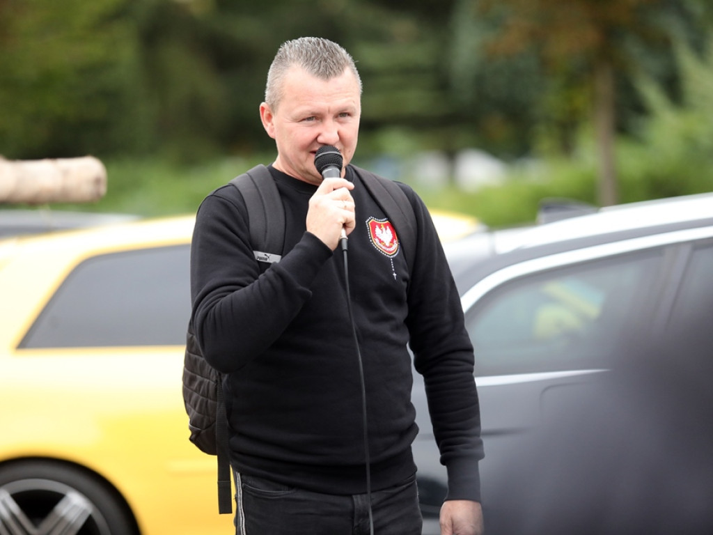 Idą z biało-czerwonymi flagami. I modlą się o Polskę [ZDJĘCIA]