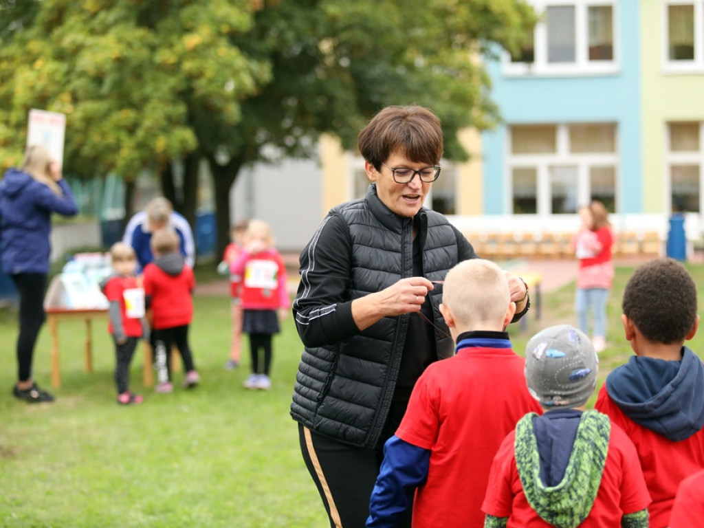 Taki Dzień Przedszkolaka! Dzieci biegały i posadziły drzewko