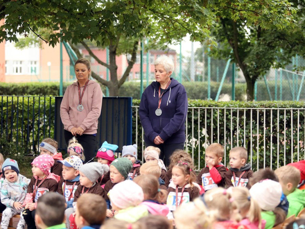 Taki Dzień Przedszkolaka! Dzieci biegały i posadziły drzewko