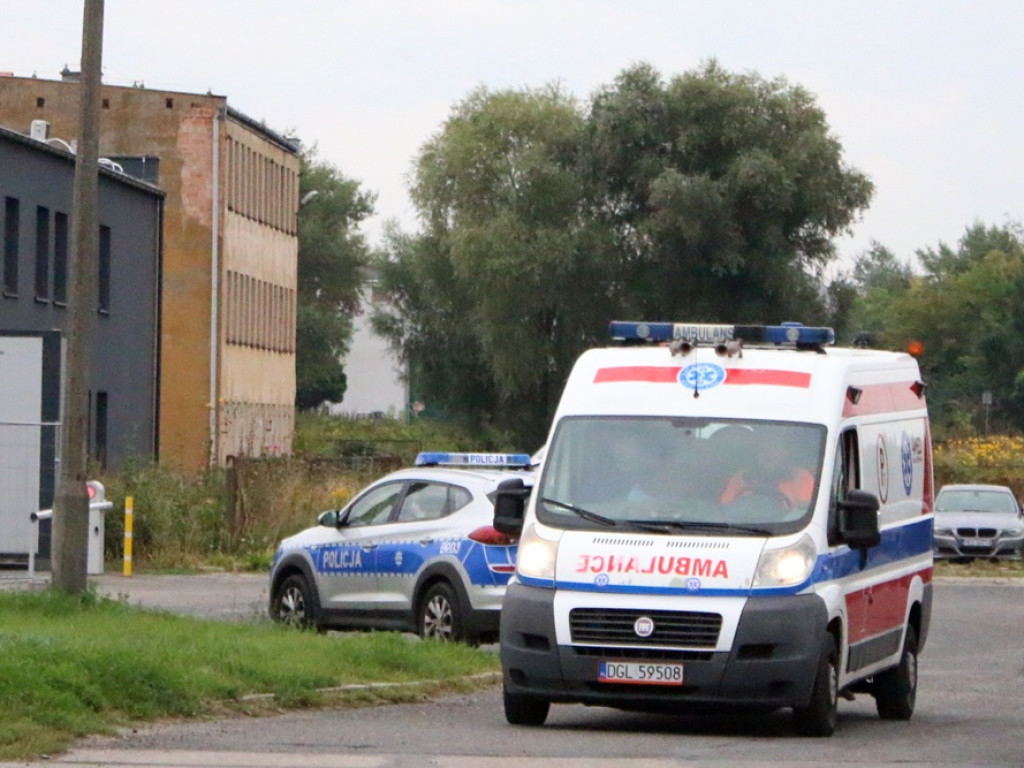 Saperzy, wojsko i policja na miejscu. Rozpoczyna się akcja podejmowania bomby