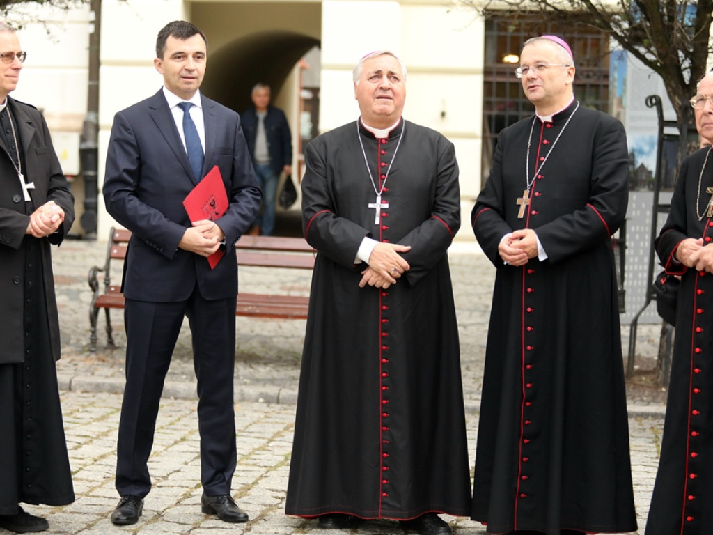 Nuncjusz Apostolski w Głogowie. Ksiądz Czerwiński dostał papieskie wyróżnienie  za szlak [ZDJĘCIA]