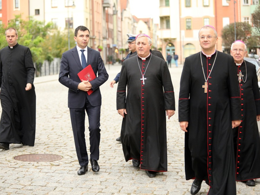 Nuncjusz Apostolski w Głogowie. Ksiądz Czerwiński dostał papieskie wyróżnienie  za szlak [ZDJĘCIA]