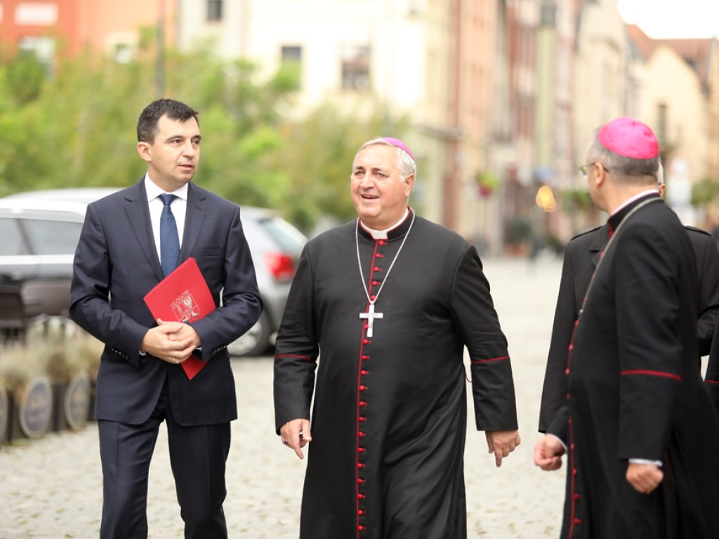 Nuncjusz Apostolski w Głogowie. Ksiądz Czerwiński dostał papieskie wyróżnienie  za szlak [ZDJĘCIA]