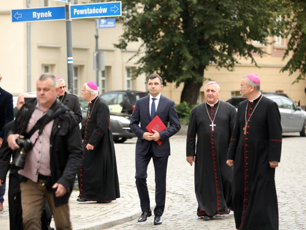 Nuncjusz Apostolski w Głogowie. Ksiądz Czerwiński dostał papieskie wyróżnienie  za szlak [ZDJĘCIA]