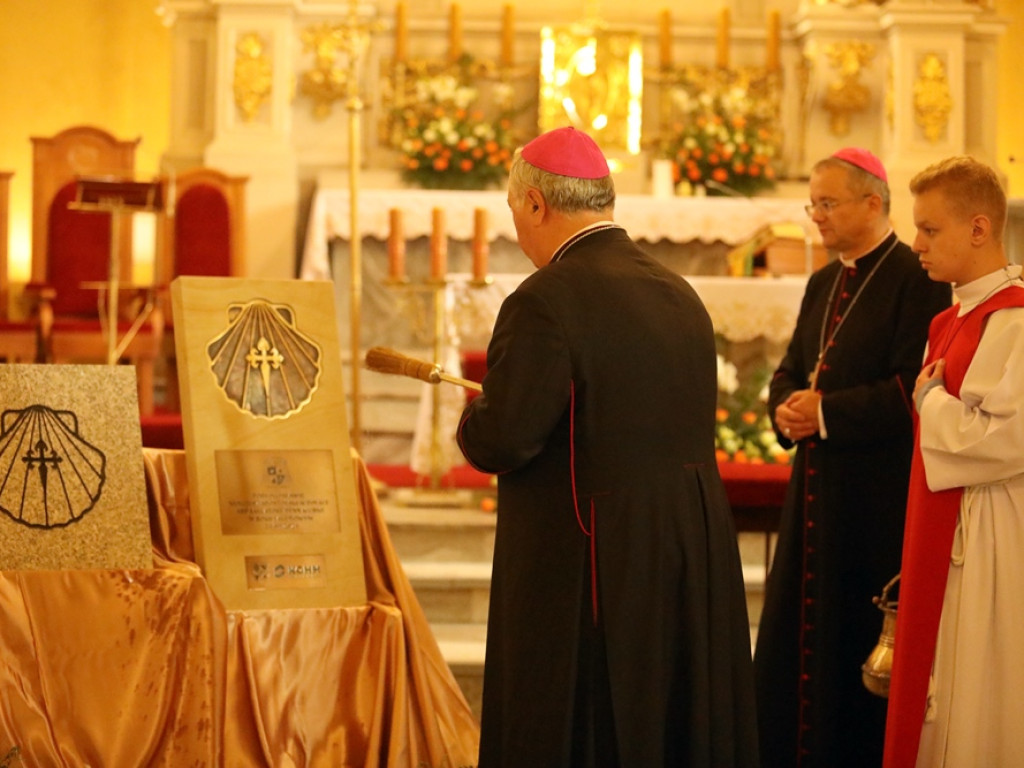 Nuncjusz Apostolski w Głogowie. Ksiądz Czerwiński dostał papieskie wyróżnienie  za szlak [ZDJĘCIA]