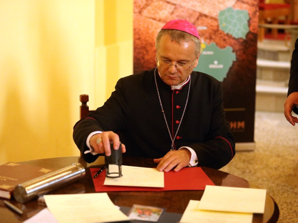 Nuncjusz Apostolski w Głogowie. Ksiądz Czerwiński dostał papieskie wyróżnienie  za szlak [ZDJĘCIA]