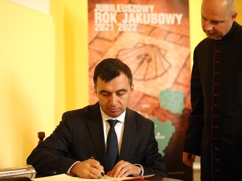 Nuncjusz Apostolski w Głogowie. Ksiądz Czerwiński dostał papieskie wyróżnienie  za szlak [ZDJĘCIA]