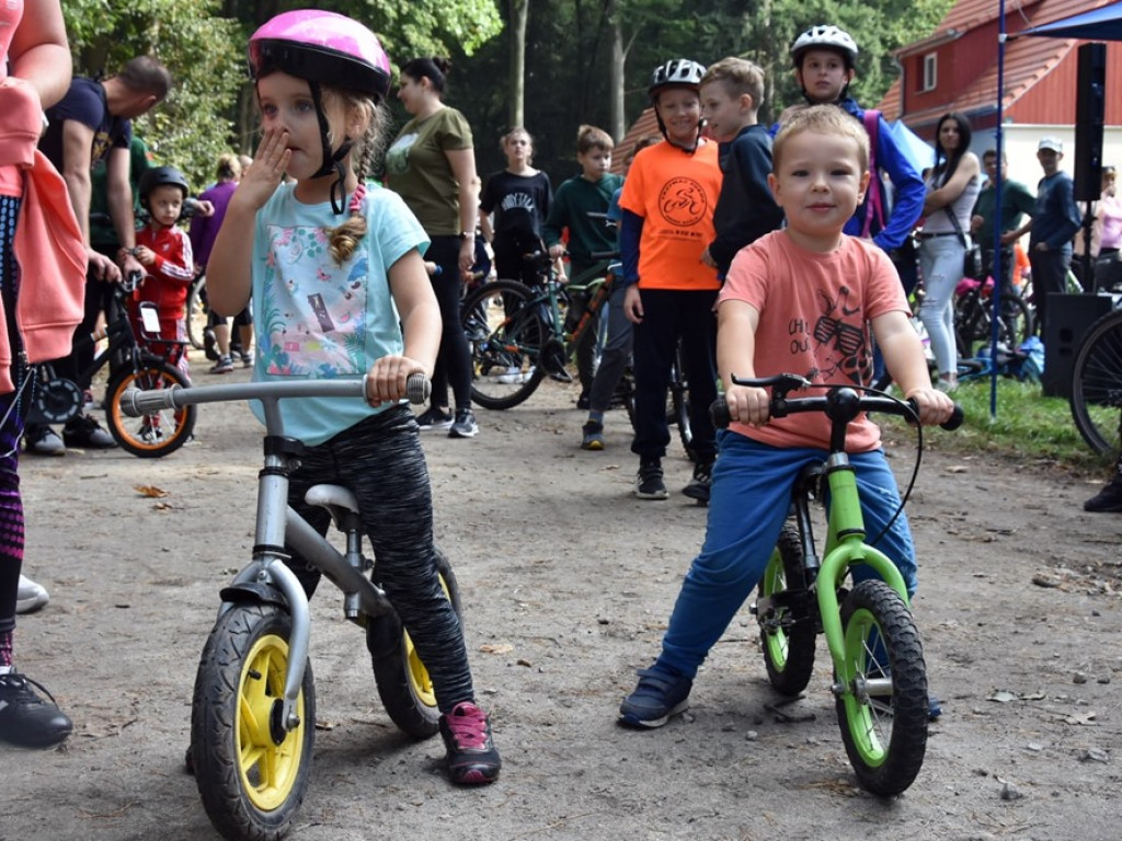 Rowerowy rajd dla całych rodzin! Tak się bawili mieszkańcy gminy Kotla [ZDJĘCIA]