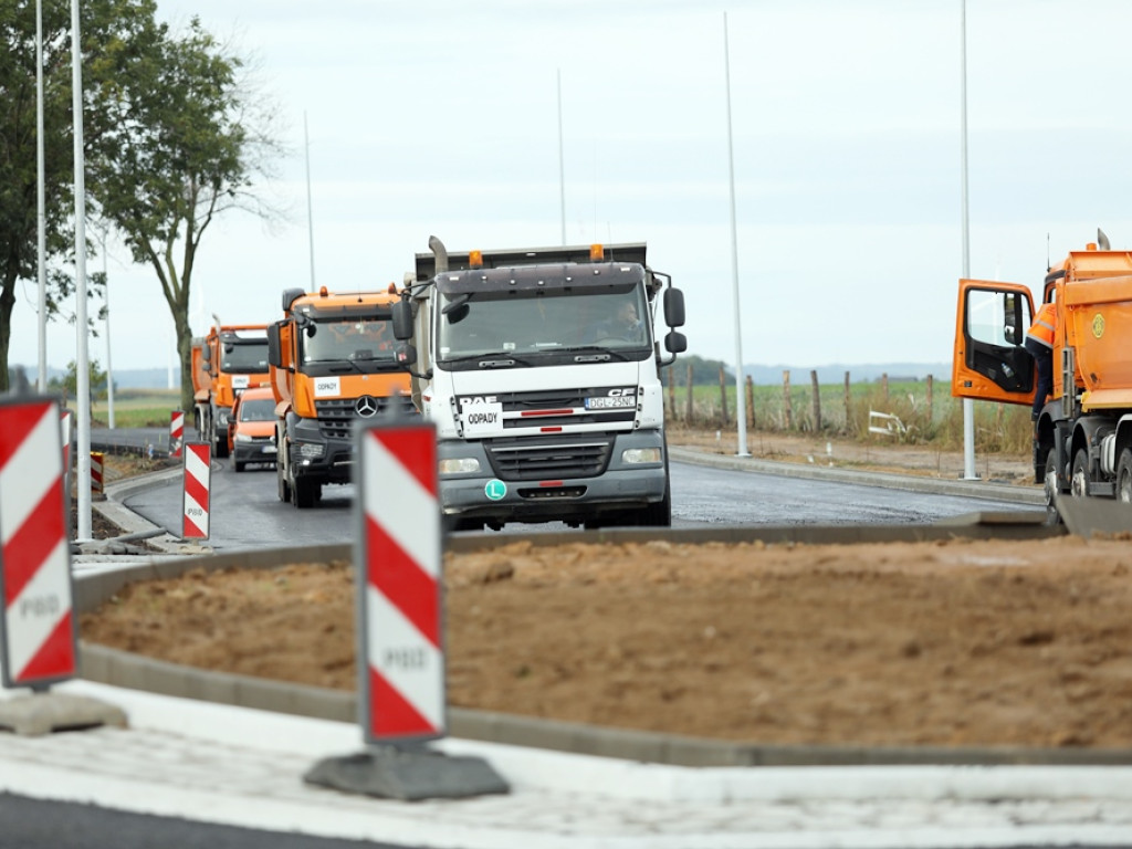 Bez kolejnych opóźnień na rondzie Hutników? Ratusz: terminy są aktualne [ZDJĘCIA]