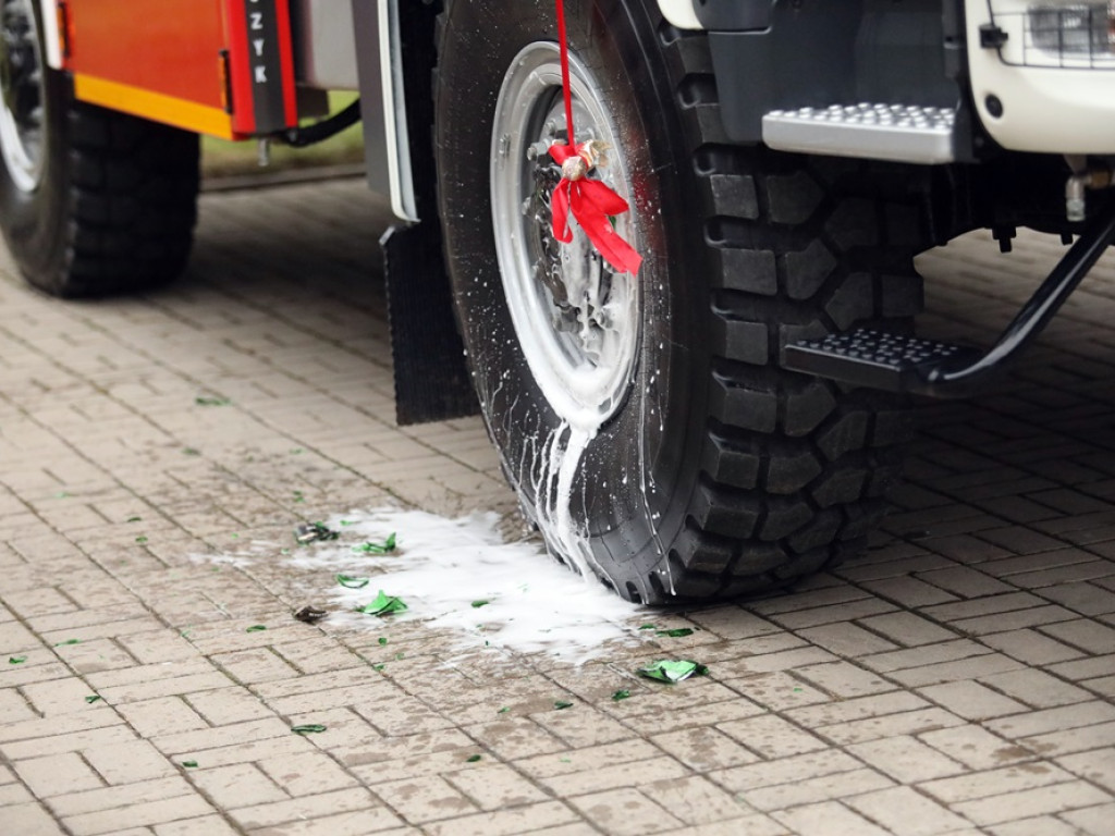 Marcinek ochrzczony! Nowe auto dla strażaków w Kotli [ZDJĘCIA]