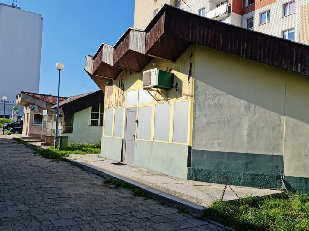Był tutaj warzywniak, piekarnia i sklepy. Zostały lokale na wynajem oraz wspomnienia [ZDJĘCIA]