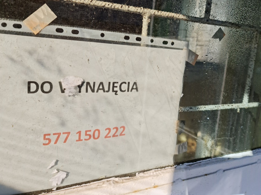 Był tutaj warzywniak, piekarnia i sklepy. Zostały lokale na wynajem oraz wspomnienia [ZDJĘCIA]