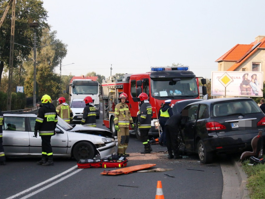 Wypadek na DK 12! Dwie osoby w szpitalu. Toyotą jechały też małe dzieci [ZDJĘCIA]