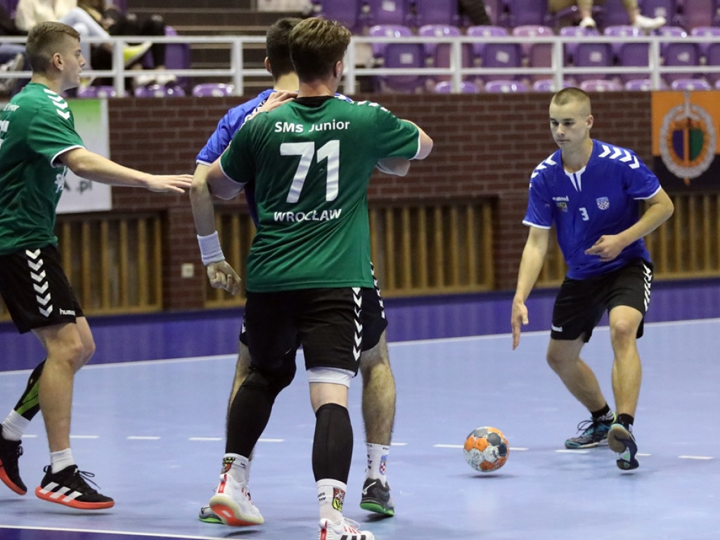 Świetny mecz juniorów Chrobrego! Wygrana po zaciętej walce [ZDJĘCIA]