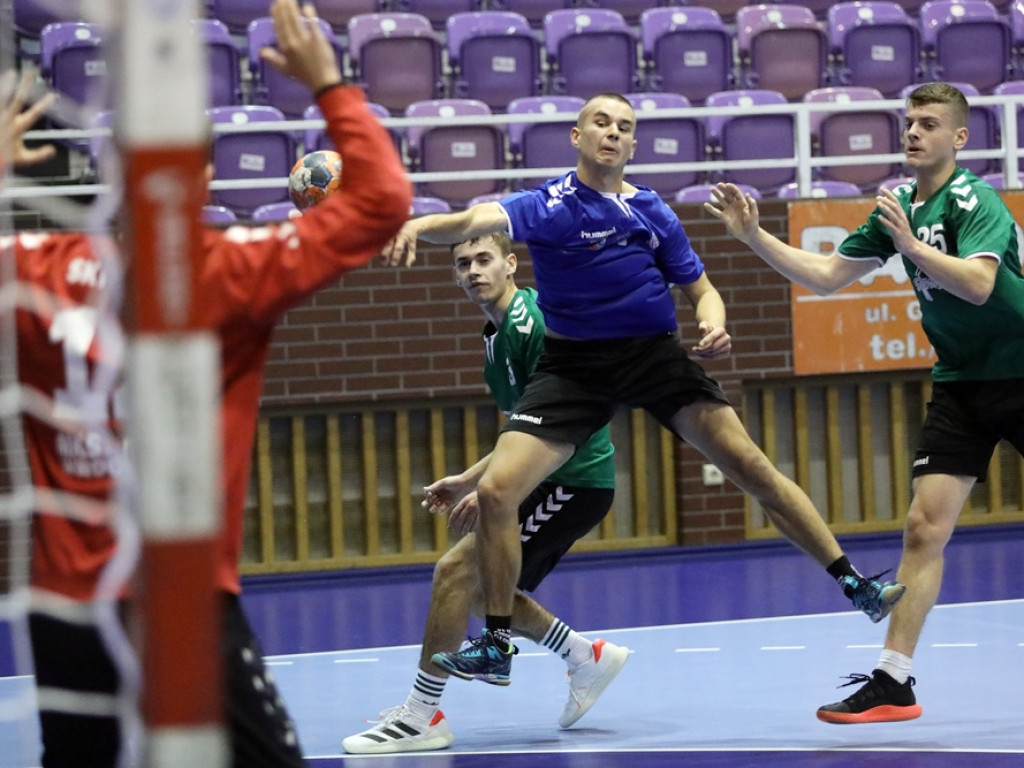 Świetny mecz juniorów Chrobrego! Wygrana po zaciętej walce [ZDJĘCIA]