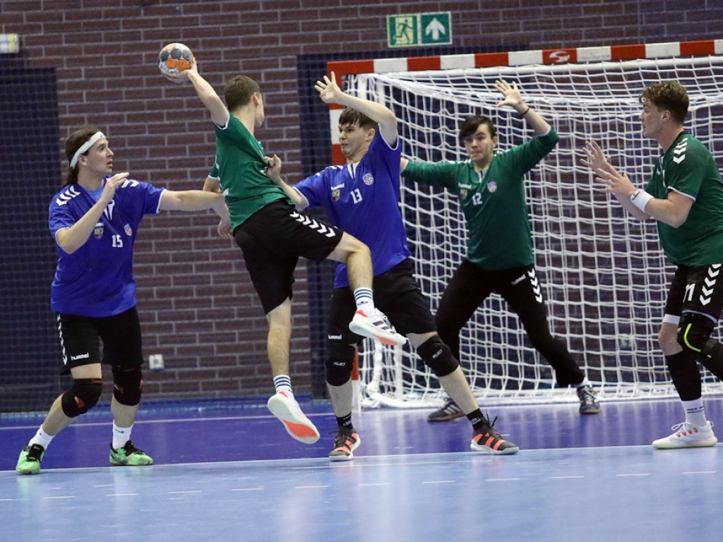 Świetny mecz juniorów Chrobrego! Wygrana po zaciętej walce [ZDJĘCIA]