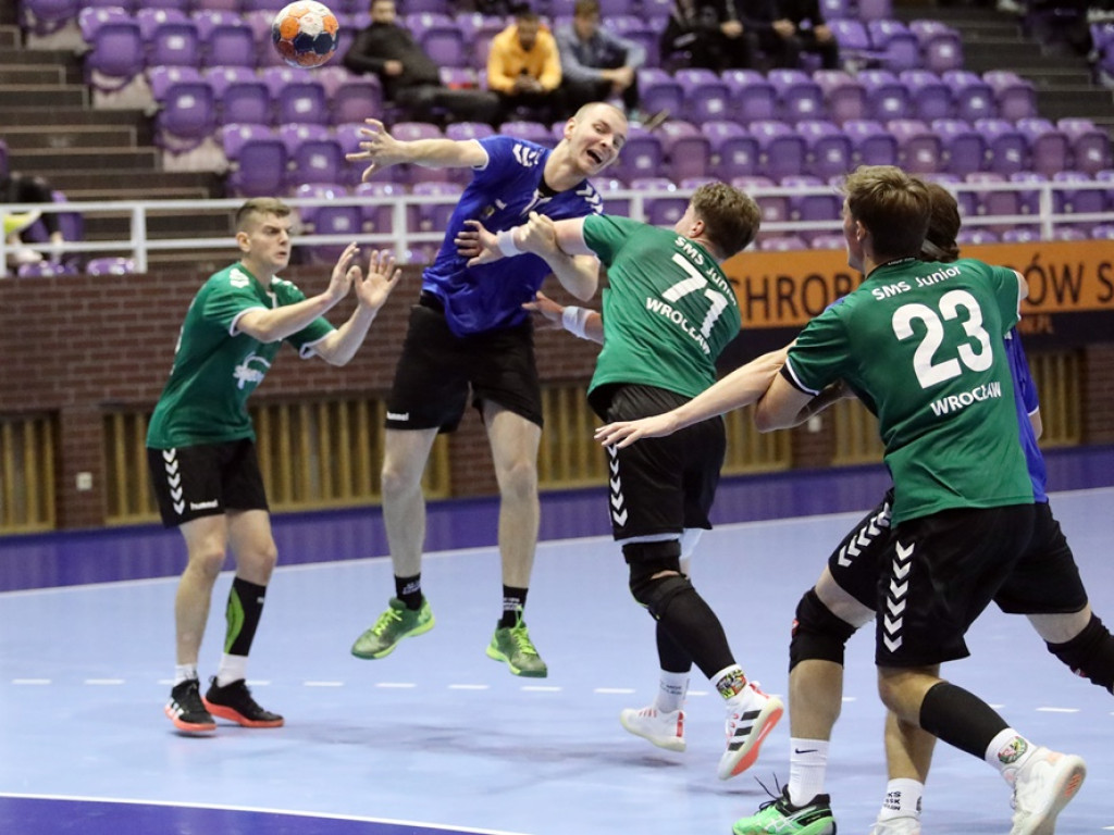 Świetny mecz juniorów Chrobrego! Wygrana po zaciętej walce [ZDJĘCIA]