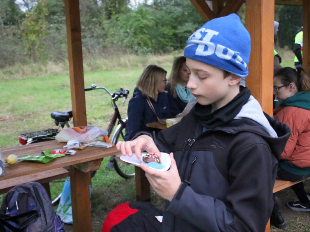 Najpierw posprzątali teren, potem oficjalnie spędzili czas przy nowej wiacie [ZDJĘCIA]