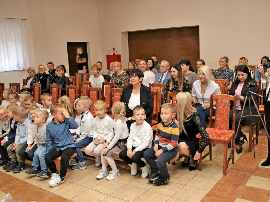 Pierwszoklasiści już po pasowaniu! Dla nich była to ważna uroczystość [ZDJĘCIA]