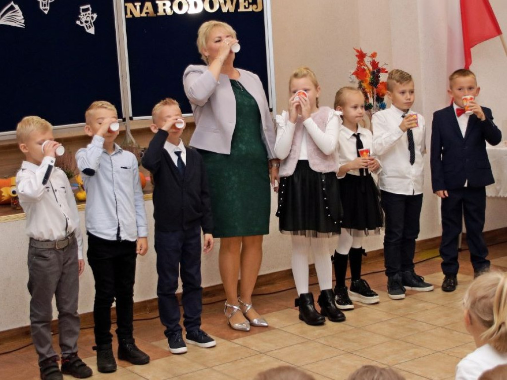 Pierwszoklasiści już po pasowaniu! Dla nich była to ważna uroczystość [ZDJĘCIA]