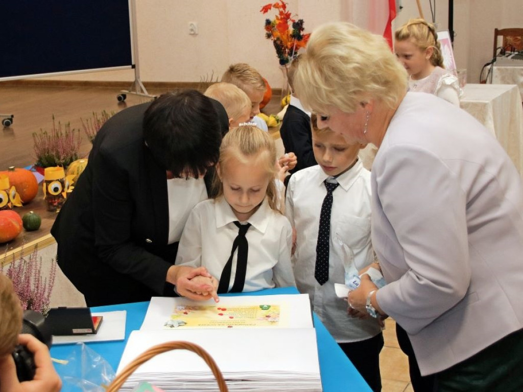 Pierwszoklasiści już po pasowaniu! Dla nich była to ważna uroczystość [ZDJĘCIA]