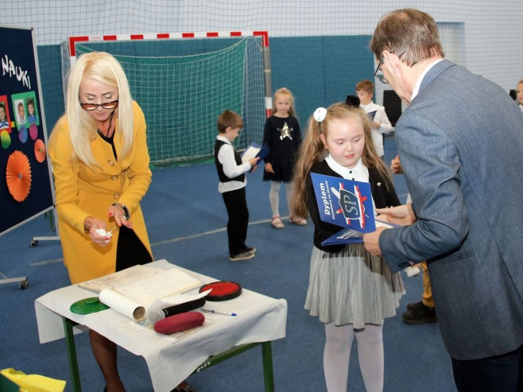 Pierwszoklasiści już po pasowaniu! Dla nich była to ważna uroczystość [ZDJĘCIA]