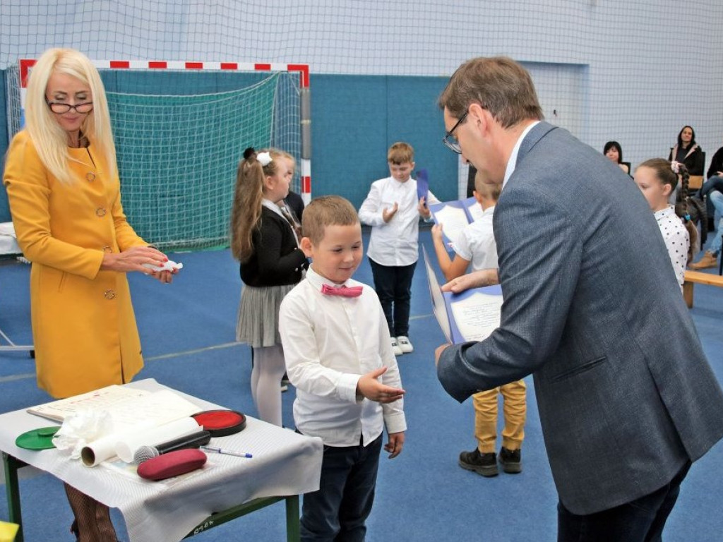 Pierwszoklasiści już po pasowaniu! Dla nich była to ważna uroczystość [ZDJĘCIA]