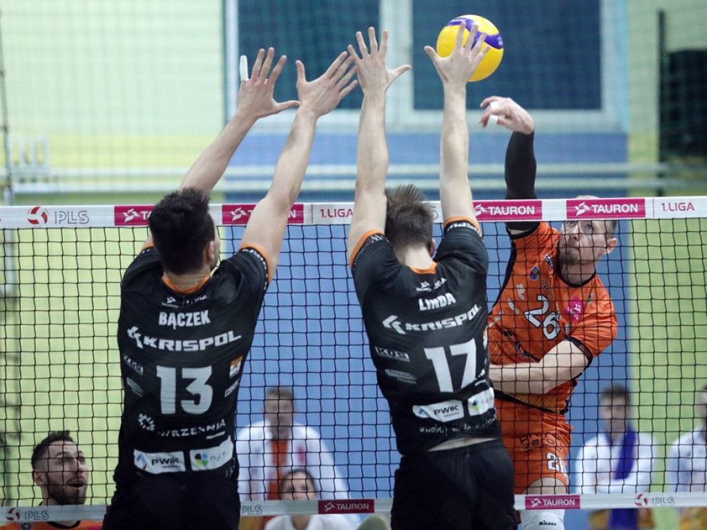 Przegrana w trzech setach przed własną publicznością [ZDJĘCIA]