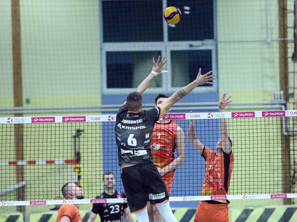 Przegrana w trzech setach przed własną publicznością [ZDJĘCIA]