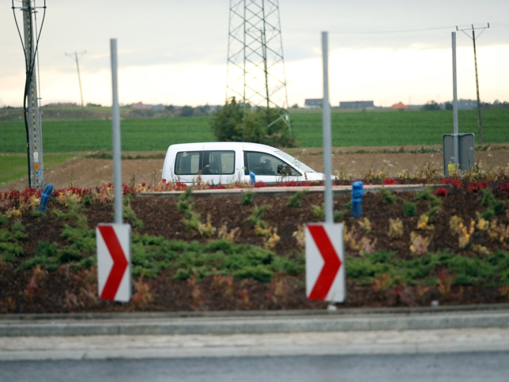 Hutnicza kadź stanęła na nowym rondzie [ZDJĘCIA]