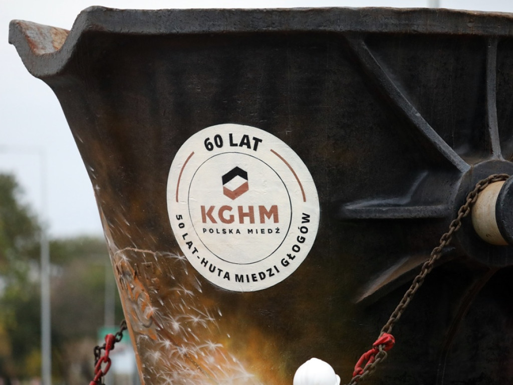 Hutnicza kadź stanęła na nowym rondzie [ZDJĘCIA]