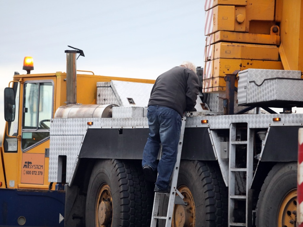 Hutnicza kadź stanęła na nowym rondzie [ZDJĘCIA]