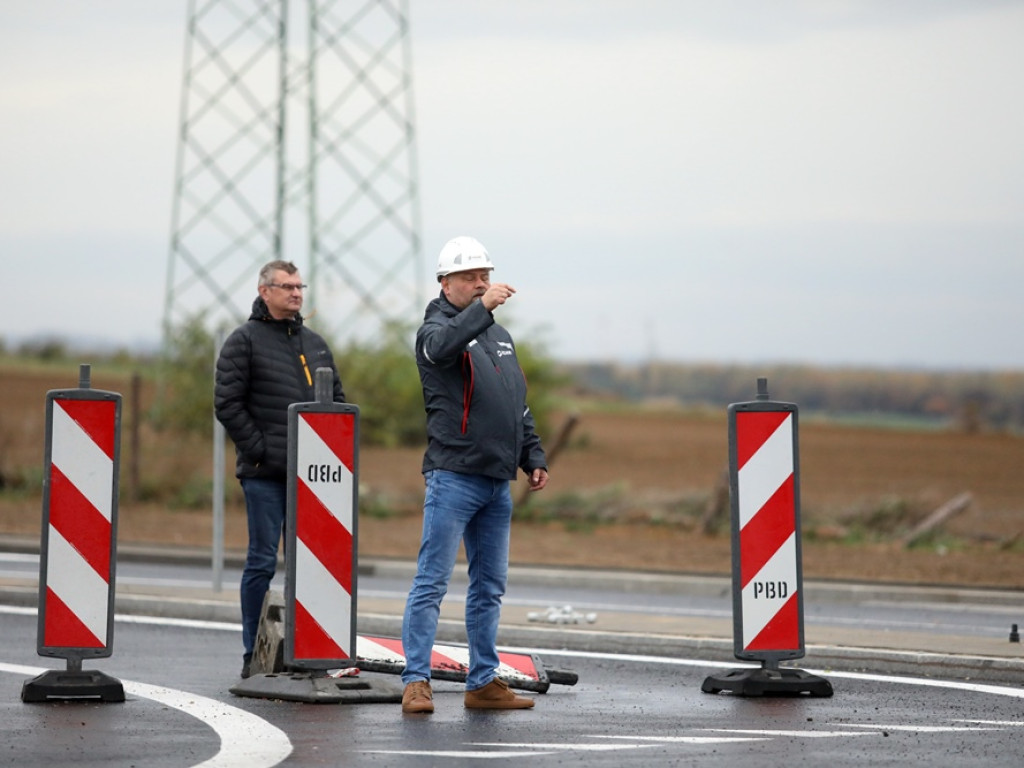 Hutnicza kadź stanęła na nowym rondzie [ZDJĘCIA]