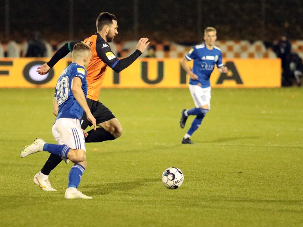 Derby na remis. Chrobry podzielił się punktami z Miedzią [ZDJĘCIA]