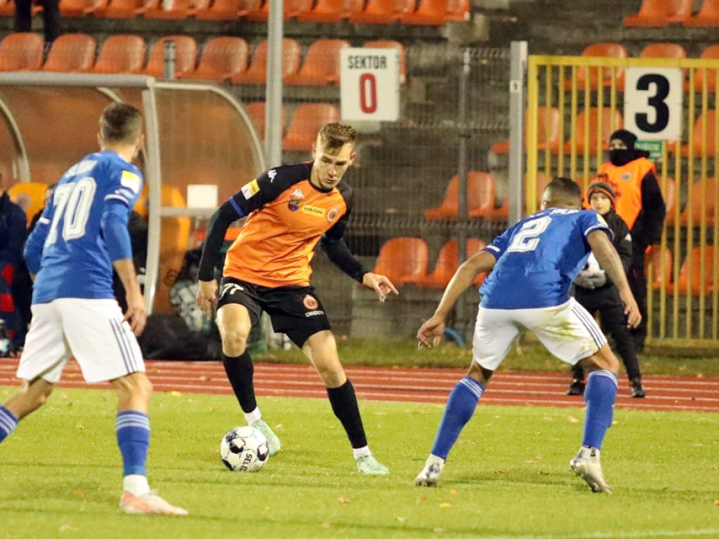 Derby na remis. Chrobry podzielił się punktami z Miedzią [ZDJĘCIA]