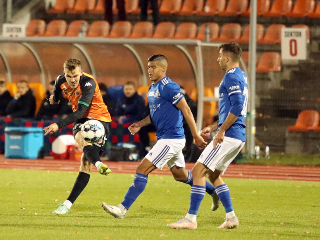 Derby na remis. Chrobry podzielił się punktami z Miedzią [ZDJĘCIA]