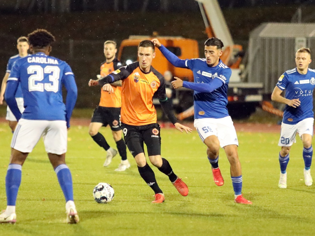 Derby na remis. Chrobry podzielił się punktami z Miedzią [ZDJĘCIA]