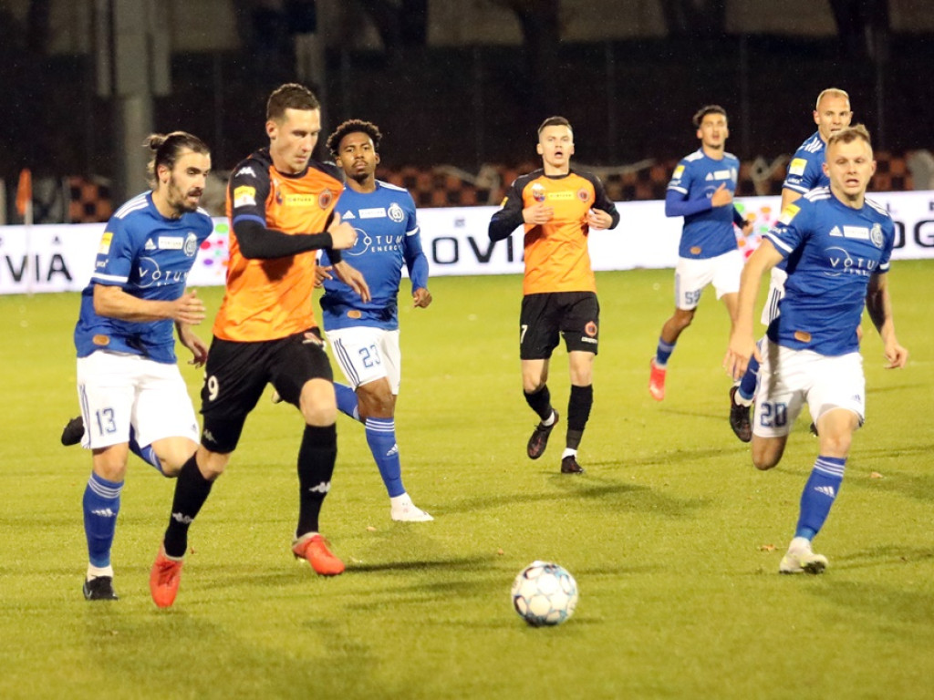 Derby na remis. Chrobry podzielił się punktami z Miedzią [ZDJĘCIA]