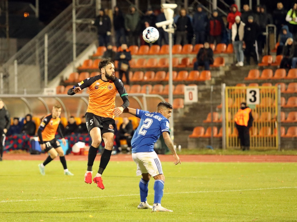 Derby na remis. Chrobry podzielił się punktami z Miedzią [ZDJĘCIA]