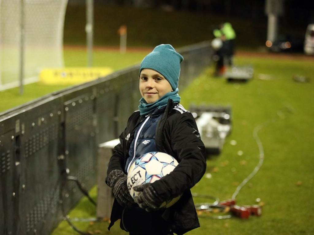 Derby na remis. Chrobry podzielił się punktami z Miedzią [ZDJĘCIA]