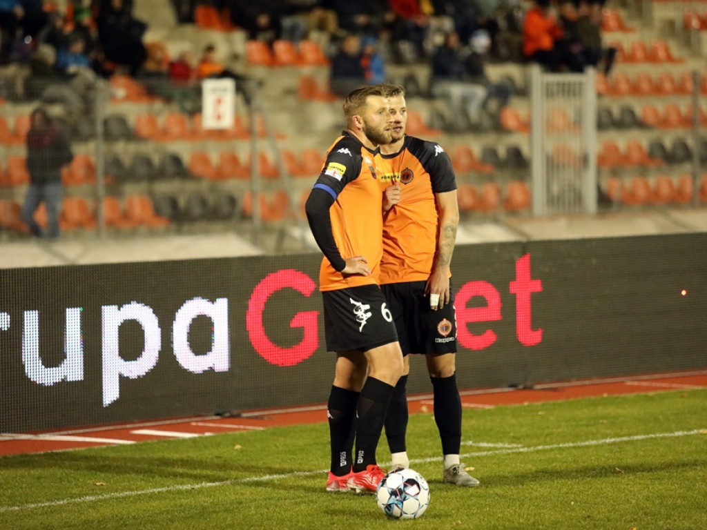 Derby na remis. Chrobry podzielił się punktami z Miedzią [ZDJĘCIA]