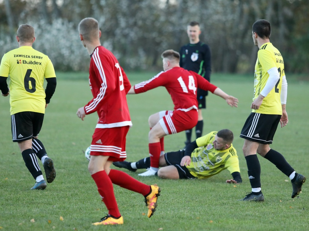 Z pięściami na sędziego! Skandal podczas meczu w Serbach [ZDJĘCIA]