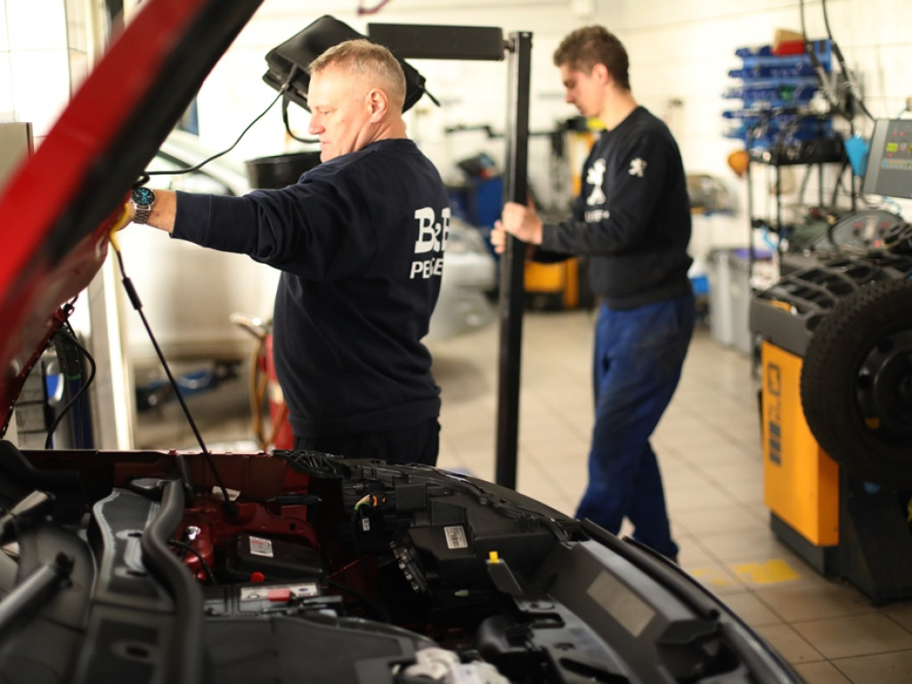 U nas naprawisz każde auto. Mamy 30-letnie doświadczenie na rynku