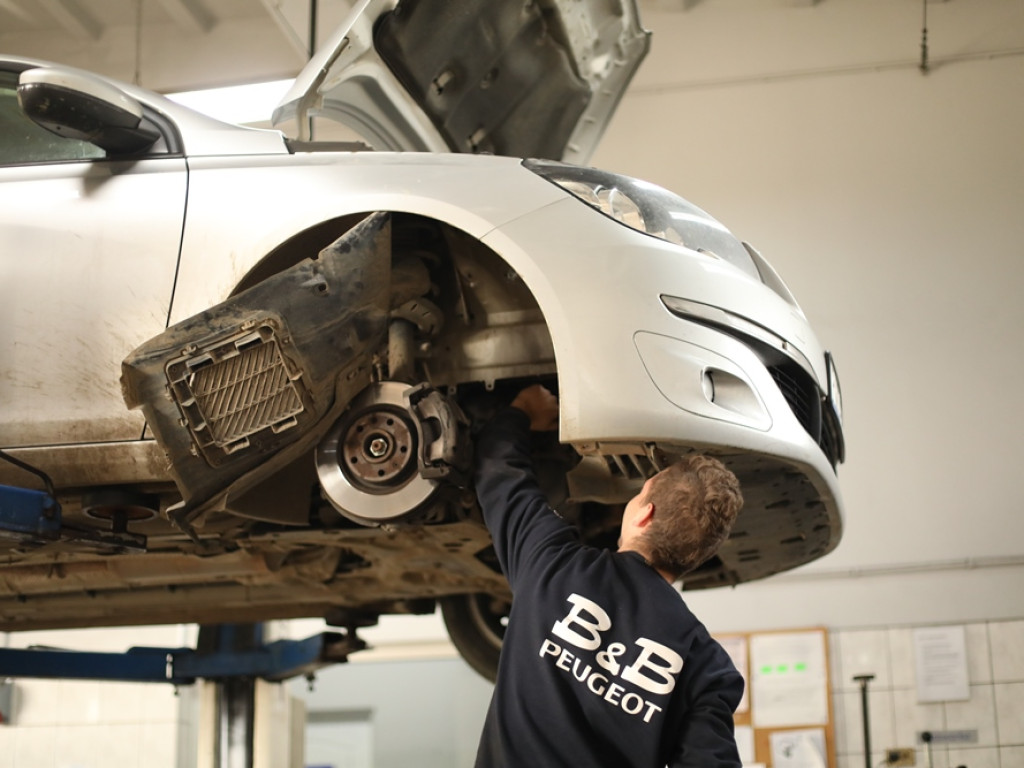 U nas naprawisz każde auto. Mamy 30-letnie doświadczenie na rynku