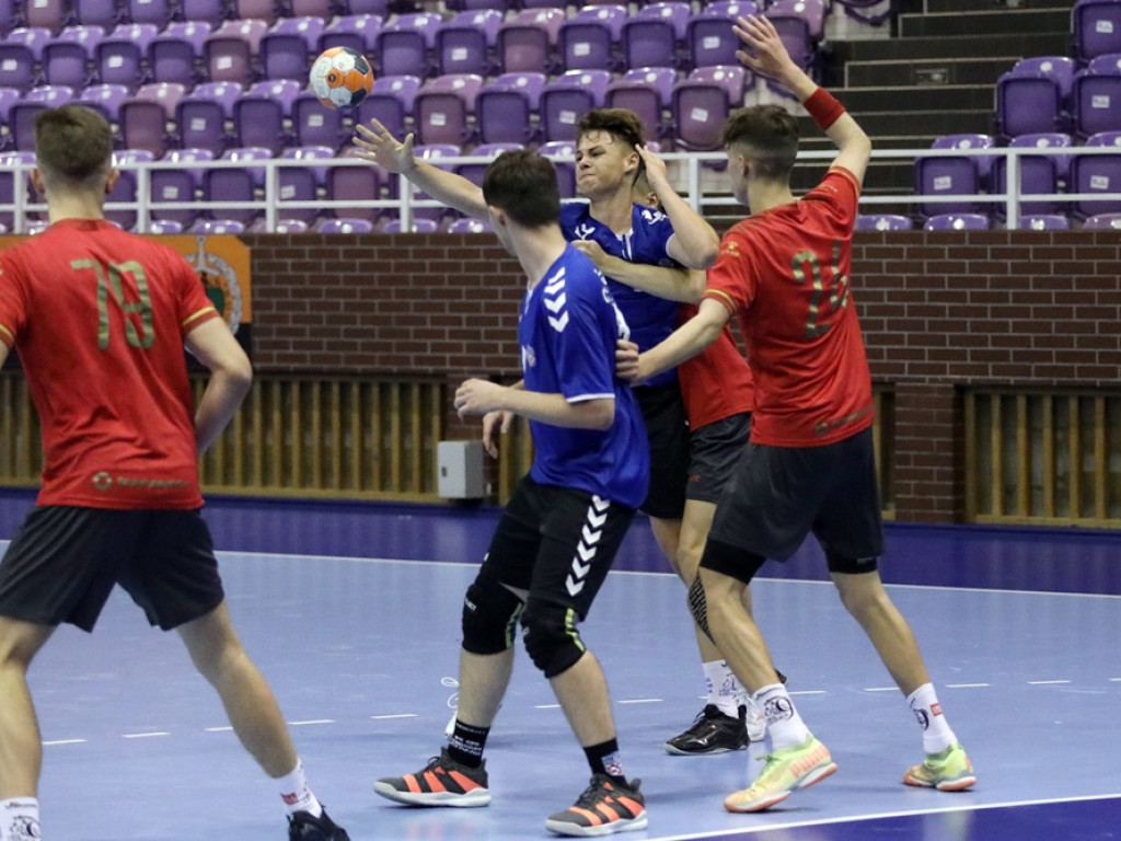 Julian Reszczyński rzucił aż 16 bramek! Juniorzy Chrobrego rozbili rywali