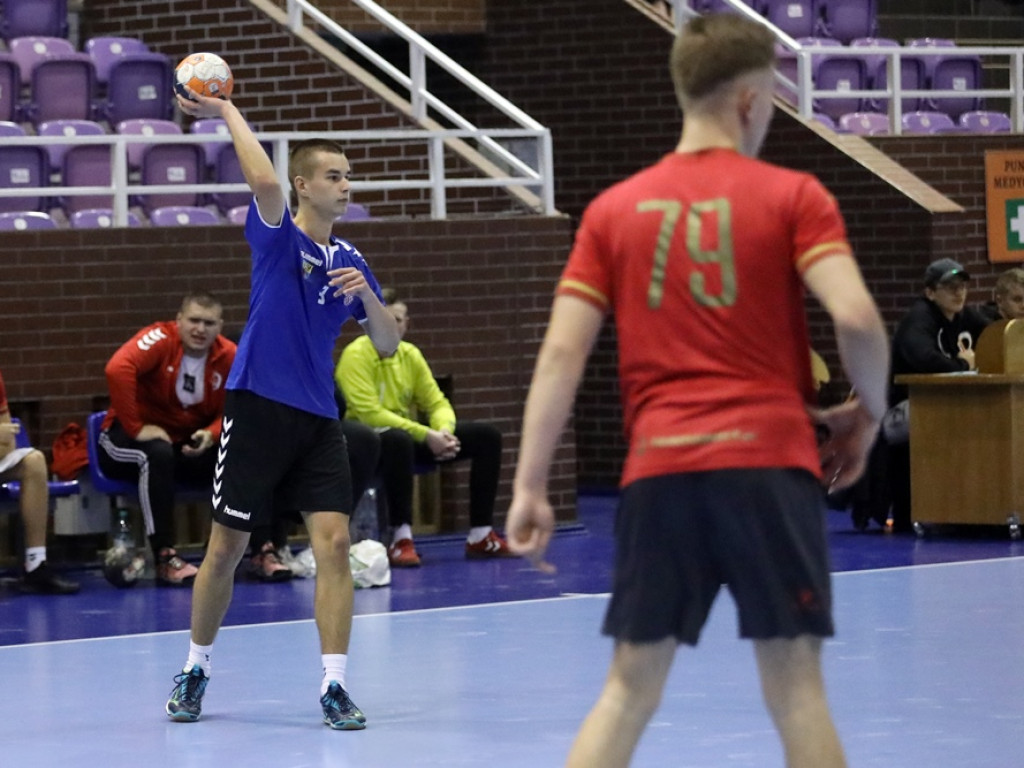 Julian Reszczyński rzucił aż 16 bramek! Juniorzy Chrobrego rozbili rywali