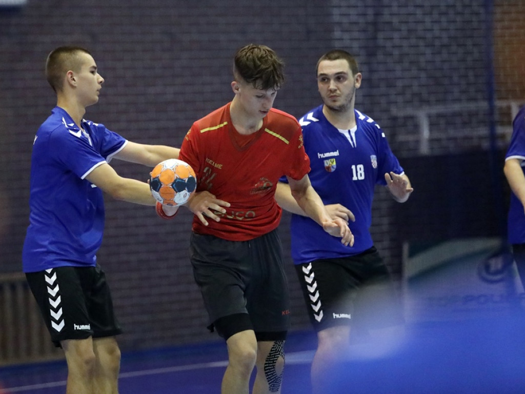 Julian Reszczyński rzucił aż 16 bramek! Juniorzy Chrobrego rozbili rywali