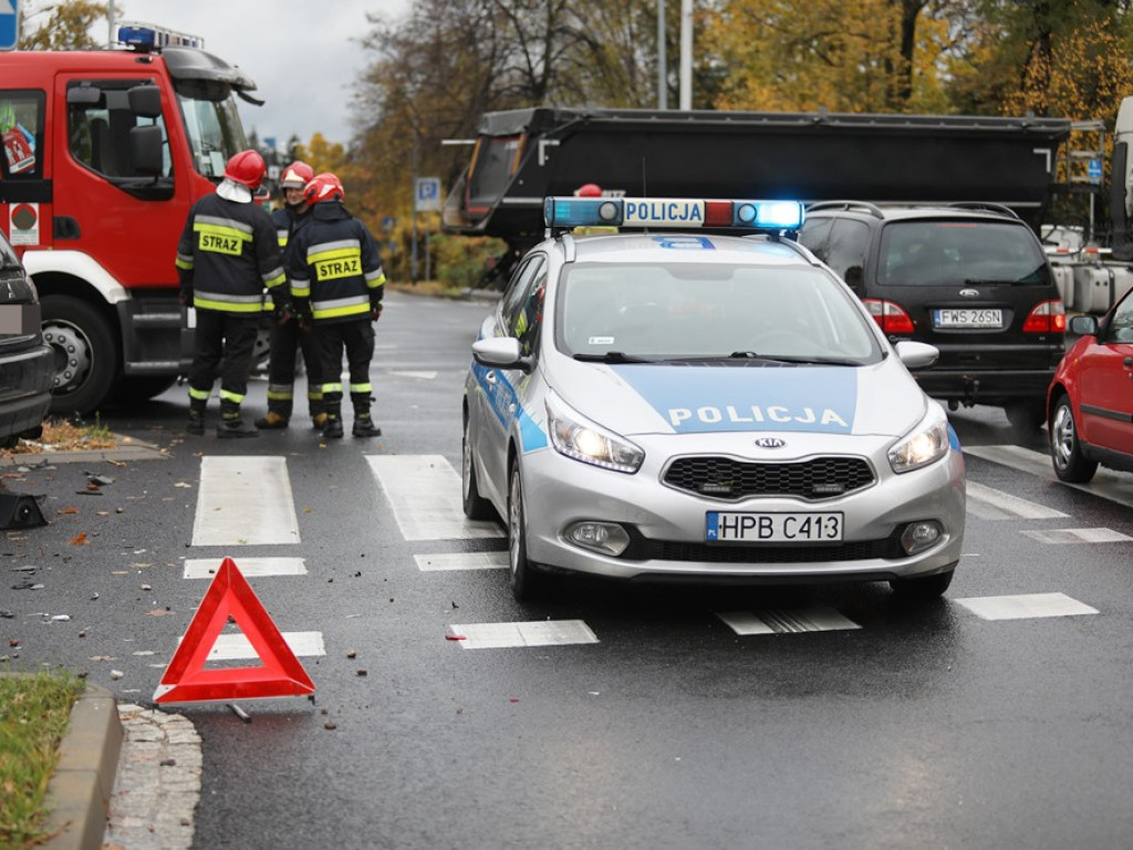 Wypadek! Wjechała na skrzyżowanie na czerwonym świetle! [ZDJĘCIA]