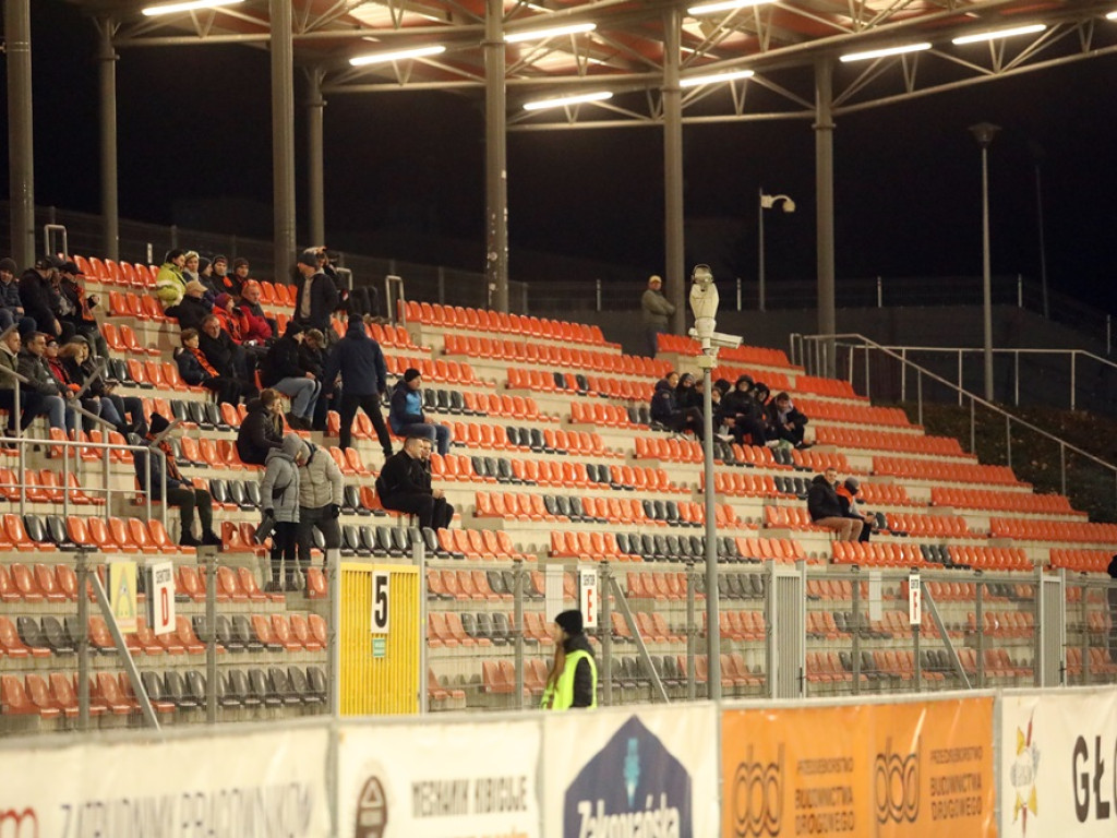 Chrobry przerwał serię meczów bez zwycięstwa. Pokonał Sandecję [ZDJĘCIA]