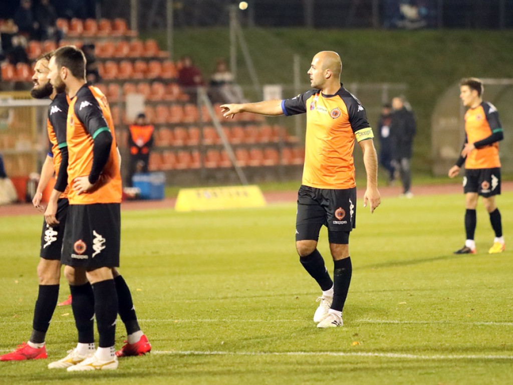 Chrobry przerwał serię meczów bez zwycięstwa. Pokonał Sandecję [ZDJĘCIA]